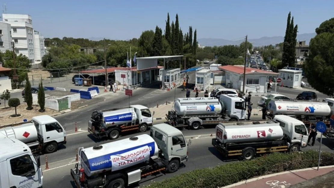 Rum akaryakıt istasyonları KKTC'den yakıt alınmasını protesto etti