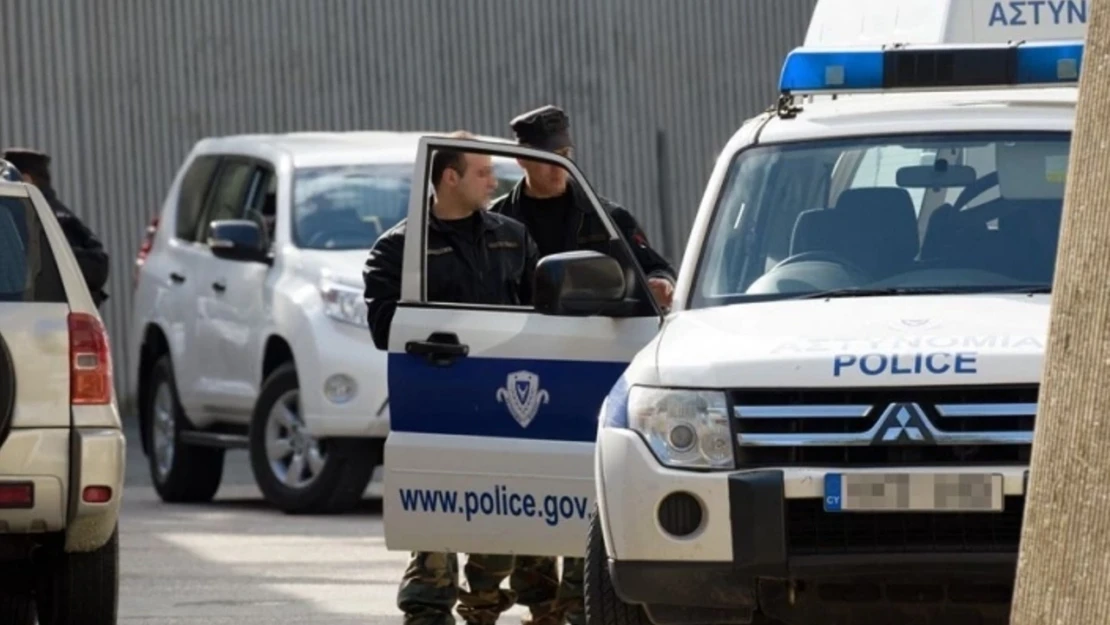 Rum polisi, Kamerunlu katilleri polise teslim eden Kıbrıslı Türkleri tutukladı