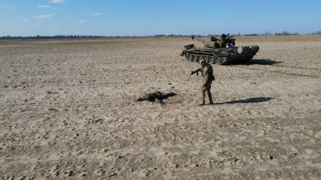 Rus askeri para ödülü karşılığında tankıyla teslim oldu