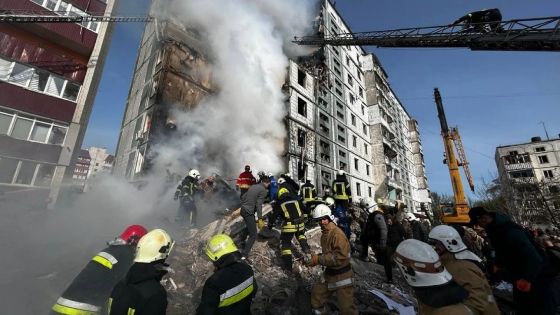 Rus ordusu Ukrayna'da binaları vurdu: 8 ölü