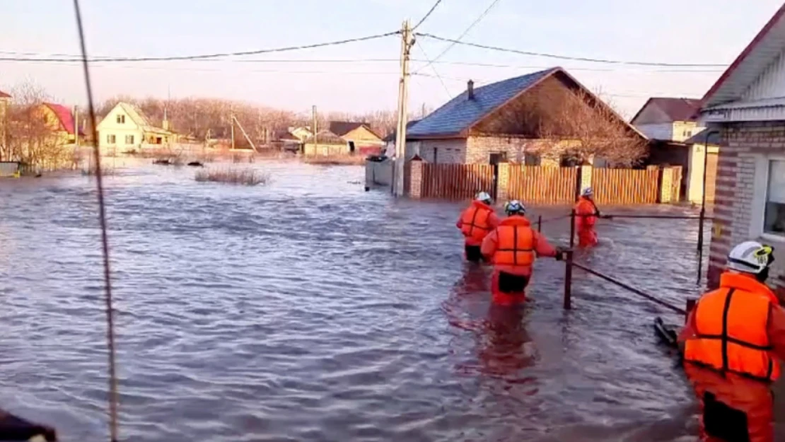 Rusya'daki Ural Nehri'nde su seviyesi 11 metreyi aştı