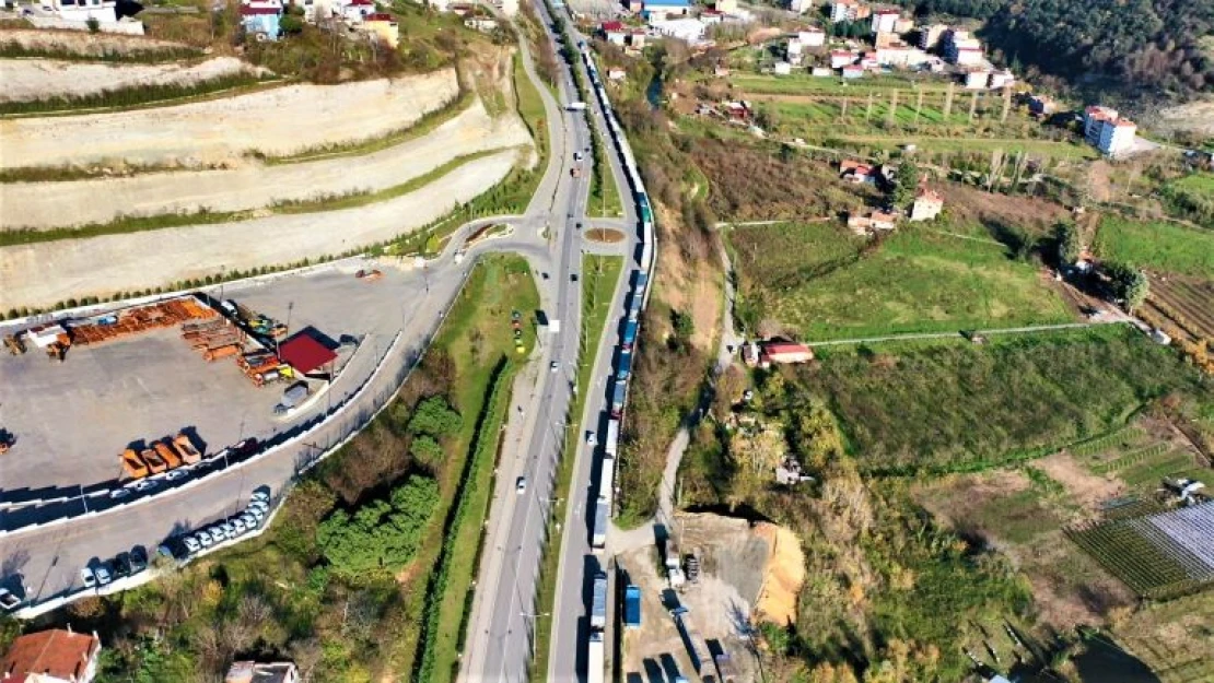 Rusya ile gemi trafiği yavaşladı, tırlar Samsun'da yığıldı