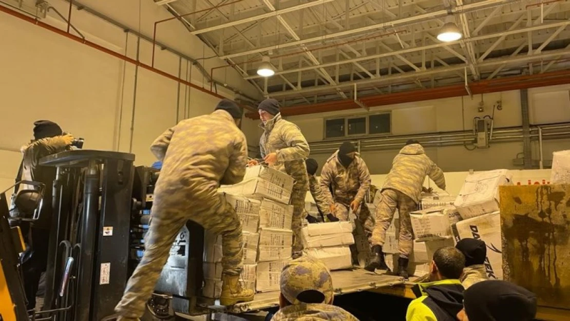 Sanayi Teknoloji Bakanlığı 250 adet duvar kırıcı iş makinesini deprem bölgesine gönderdi