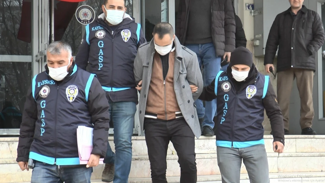 Sarraf soygunu zanlısını yakalamak için Polis 450 saatlik kamera görüntüsünü inceledi.