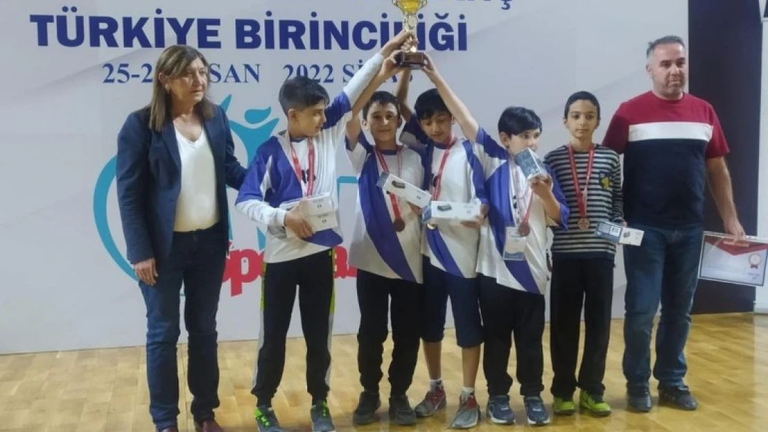 Satrançta Türkiye üçüncüsü oldular.