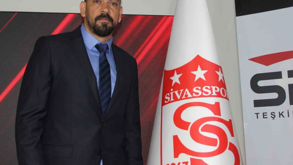 Servet Çetin, Sivasspor'a imzayı attı