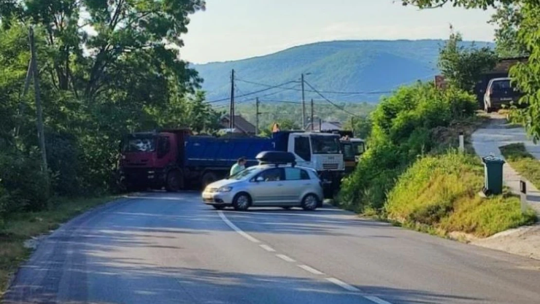 Sırplar, Kosova'da yeni barikat kurdu