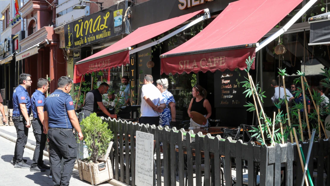 Sivas Zabıta Ekiplerinden Kafeler Sokağı'nda Denetim…