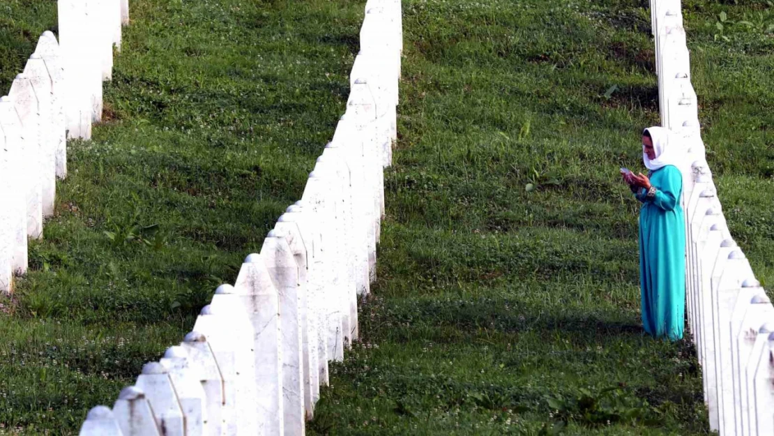 Srebrenitsa'da 30 soykırım kurbanı daha toprağa verildi