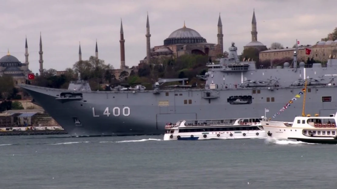 TCG Anadolu, İstanbul Boğazı'nda seyretti