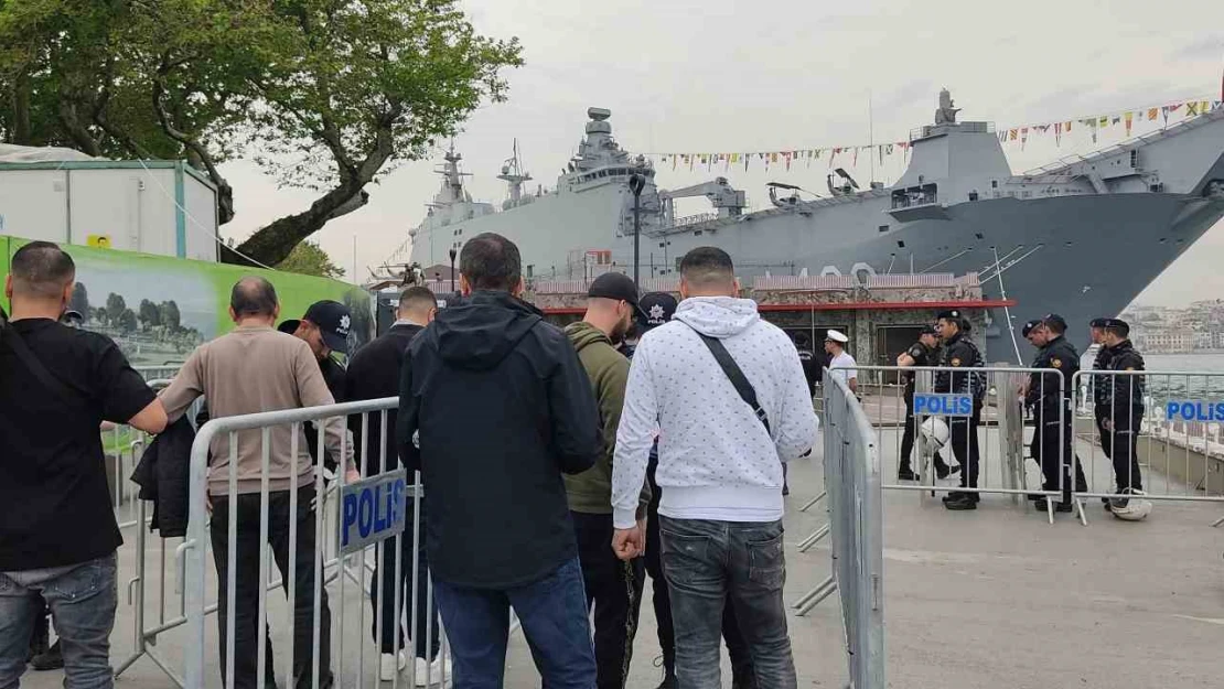 TCG Anadolu İstanbul Sarayburnu'nda yeniden ziyarete açıldı
