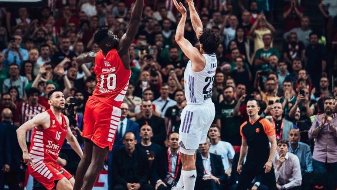 THY Euroleague Finali'nde Real Madrid, Olympiakos'u 79-78 mağlup ederek şampiyon oldu.