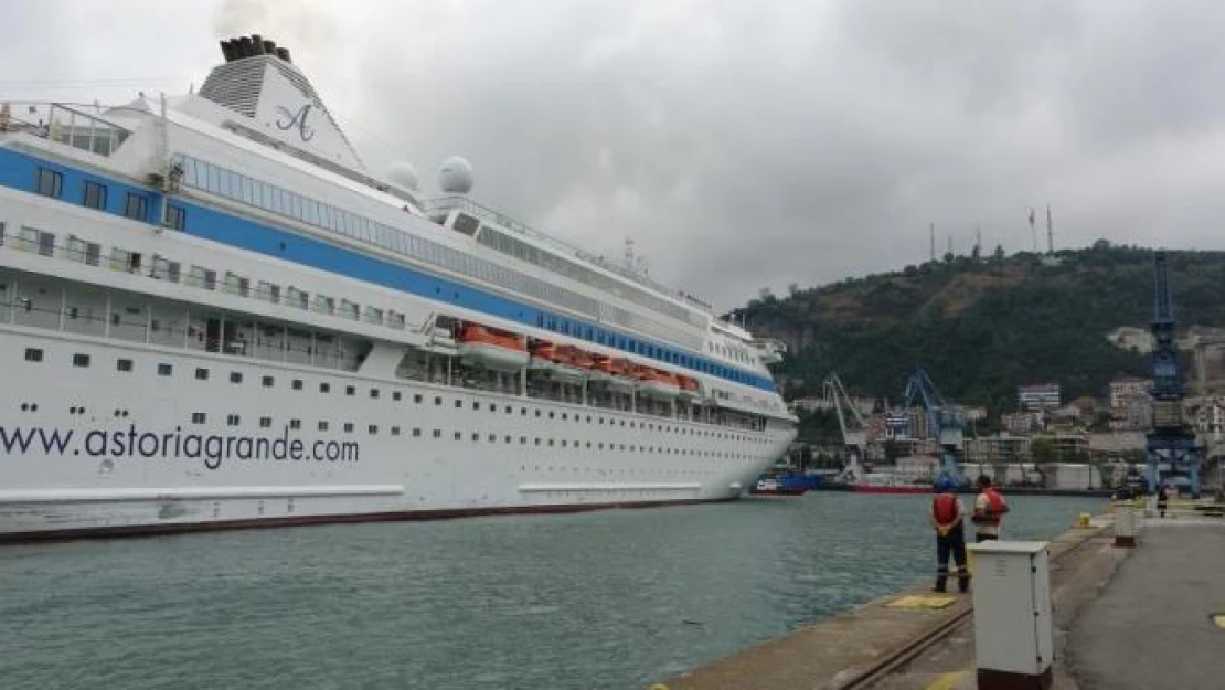 Trabzon Limanı 5 yıl aradan sonra ilk kez bir Kruvaziyer gemisini ağırladı