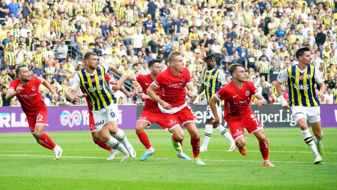 Trendyol Süper Lig: Fenerbahçe: 1 - Antalyaspor: 1 (İlk yarı)