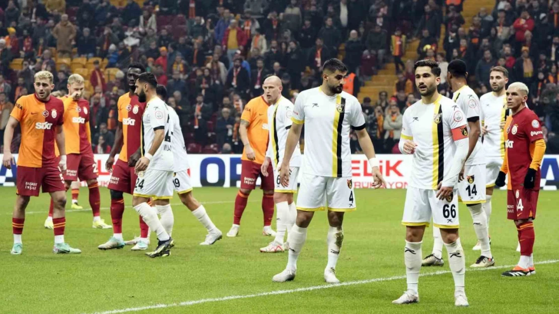 Trendyol Süper Lig: Galatasaray: 1 - İstanbulspor: 1 (İlk yarı)