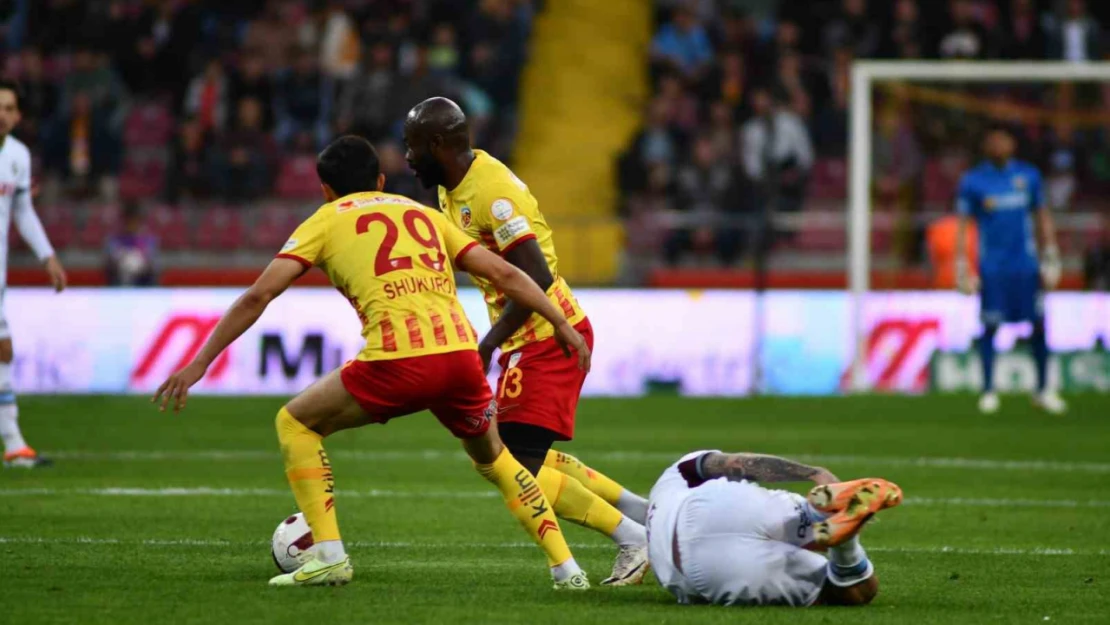 Trendyol Süper Lig: Kayserispor: 0 - Trabzonspor: 1 (İlk yarı)