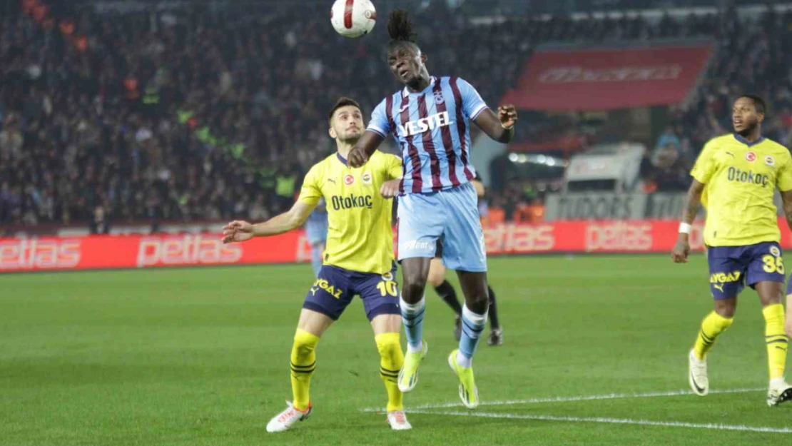 Trendyol Süper Lig: Trabzonspor: 0 - Fenerbahçe: 2 (İlk yarı)