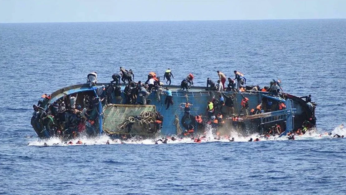 Tunus'ta göçmen botu battı: 8 ölü, 15 kayıp