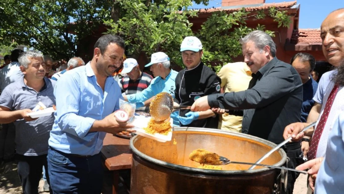 Turan Mahallesi'nde 'Şükür Duası' yapılarak pilav ikram edildi