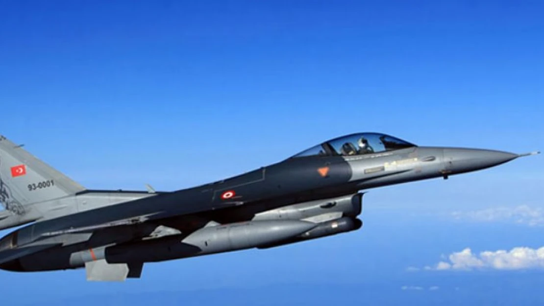 Türk F-16'larını Yunan uçakları yine taciz etti