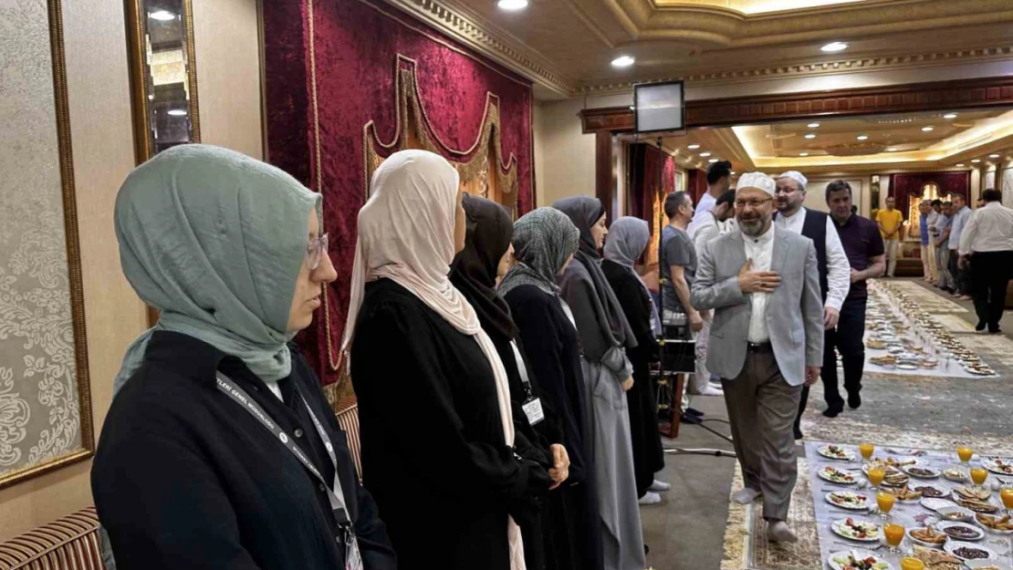 Türkiye'den gelen hacıların yaş ortalaması 62 oldu