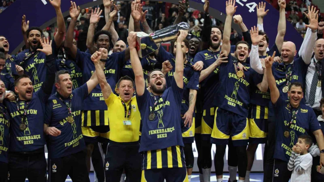 Türkiye Kupası şampiyonu Fenerbahçe, kupasını aldı