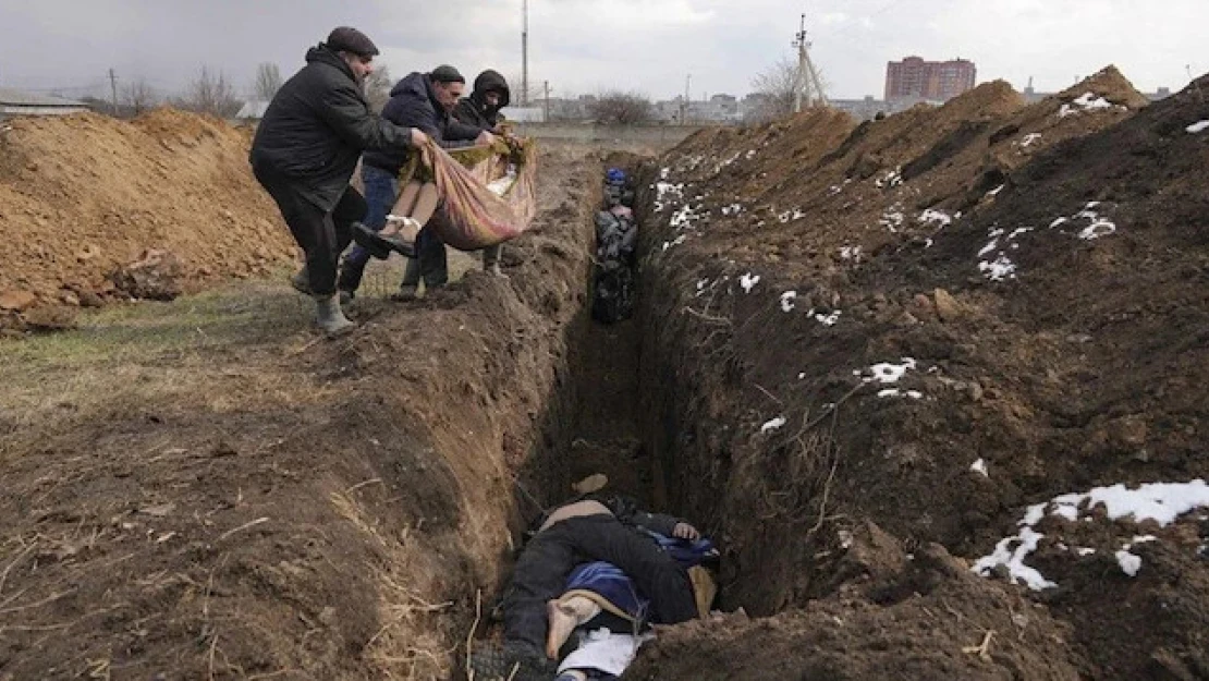 Ukrayna'da bulunan toplu mezarlar Rusya'nın savaş suçlarının kanıtı