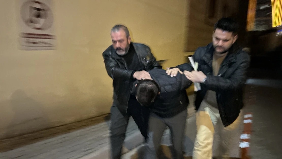 Uygulama yapan polise çarpıp kaçtı