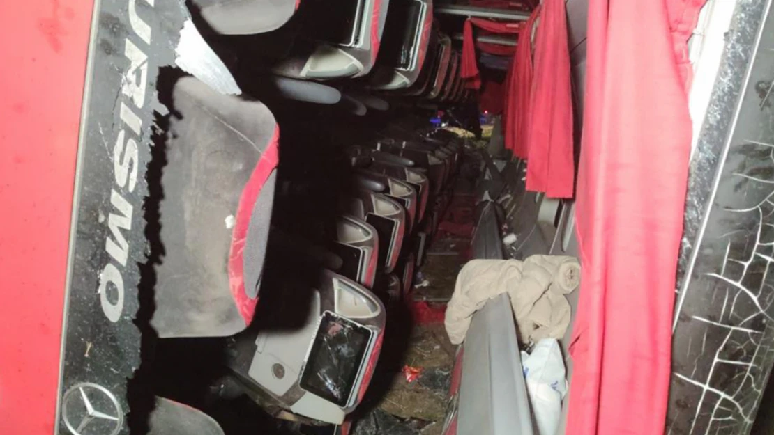 Van'da yolcu otobüsü devrildi: İlk belirlemelere göre 28 yaralı