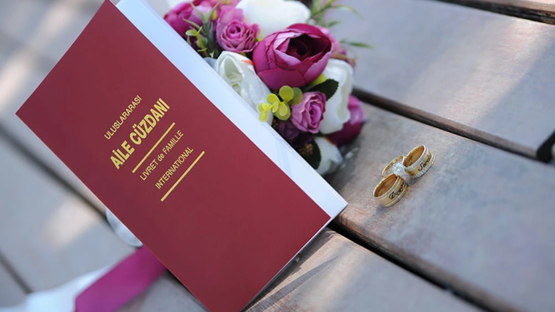 Yeni Evlenen Çiftlere 20 Bin TL Destek