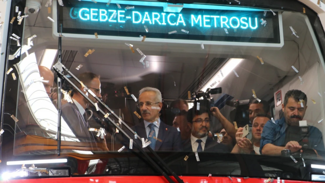 Yerli ve milli sürücüsüz ilk metro aracı Ulaştırma ve Altyapı Bakanlığına teslim edildi