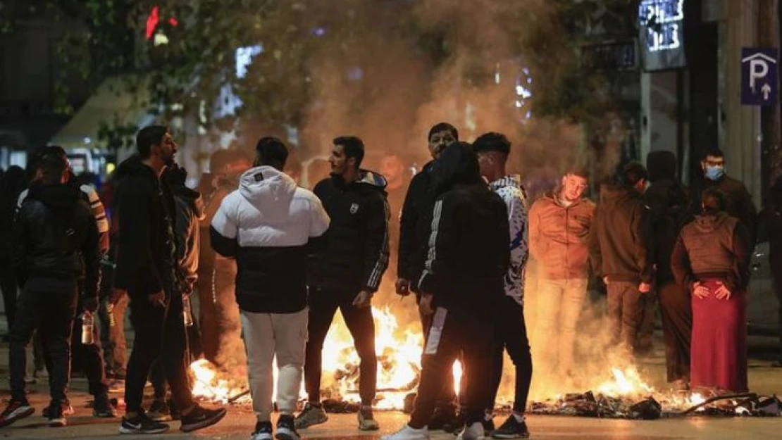 Yunan polisinden Roman çocuğun ölümünü protesto edenlere gazlı müdahale