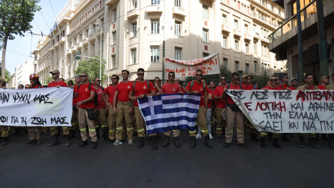 Yunanistan'da yeni çalışma yasa tasarısı protesto edildi