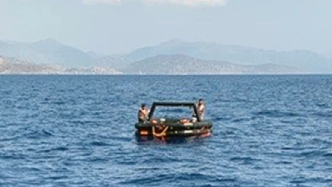 Yunanistan'ın geri ittiği 2 göçmen kurtarıldı