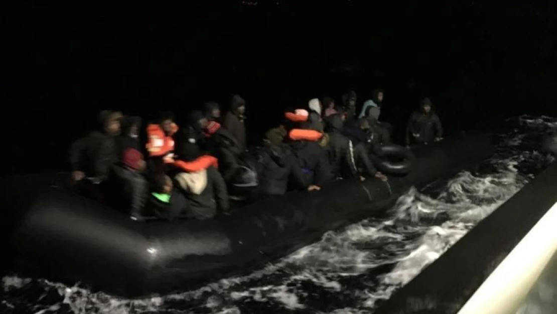 Yunanistan'ın ölüme ittiği 64 düzensiz göçmen kurtarıldı