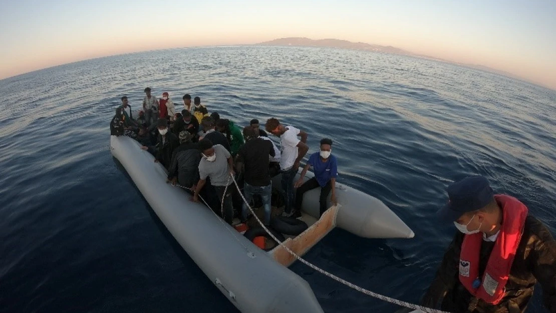 Yunanistan unsurları tarafından geri itilen bottaki düzensiz göçmenler kurtarıldı