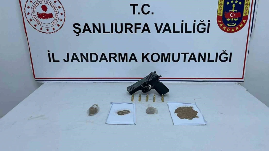 Zehir tacirleri jandarmadan kaçamadı