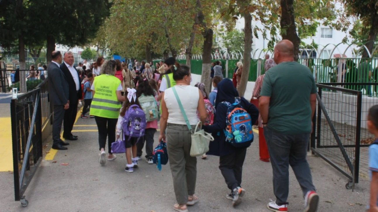 Türkiye'de Okullar Açıldı! Ders zili çaldı