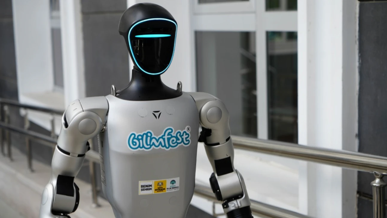 Türkiye'nin İlk Robot Vatandaşı 'Festman' Oldu