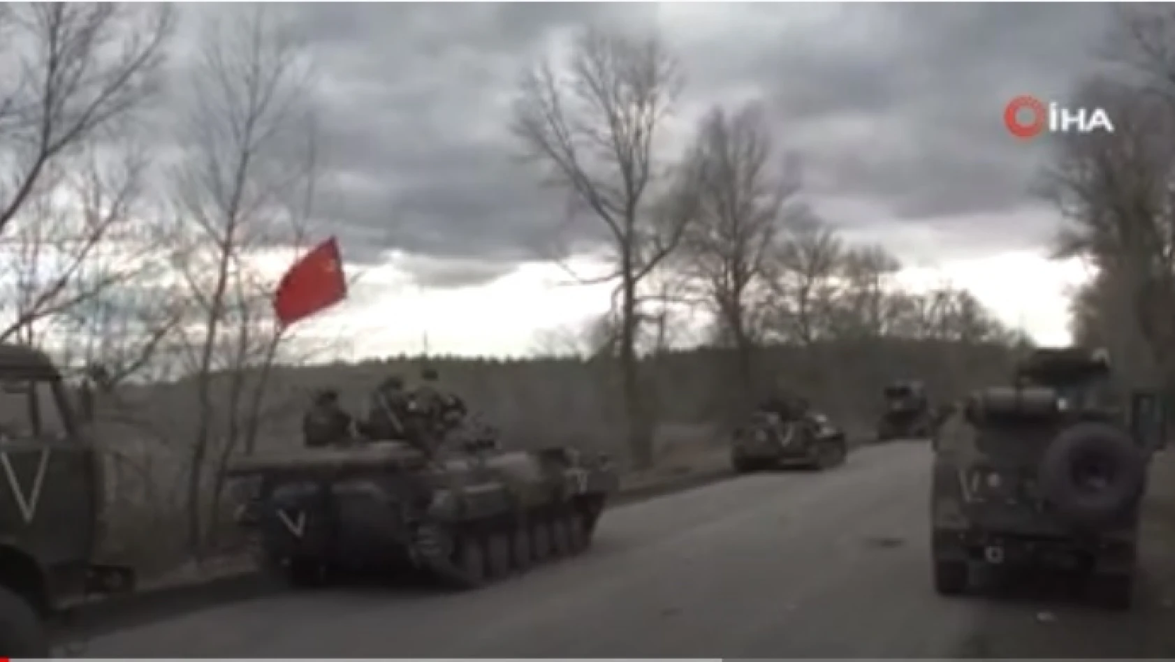 Rus tankı Sovyetler Birliği bayrağı astı