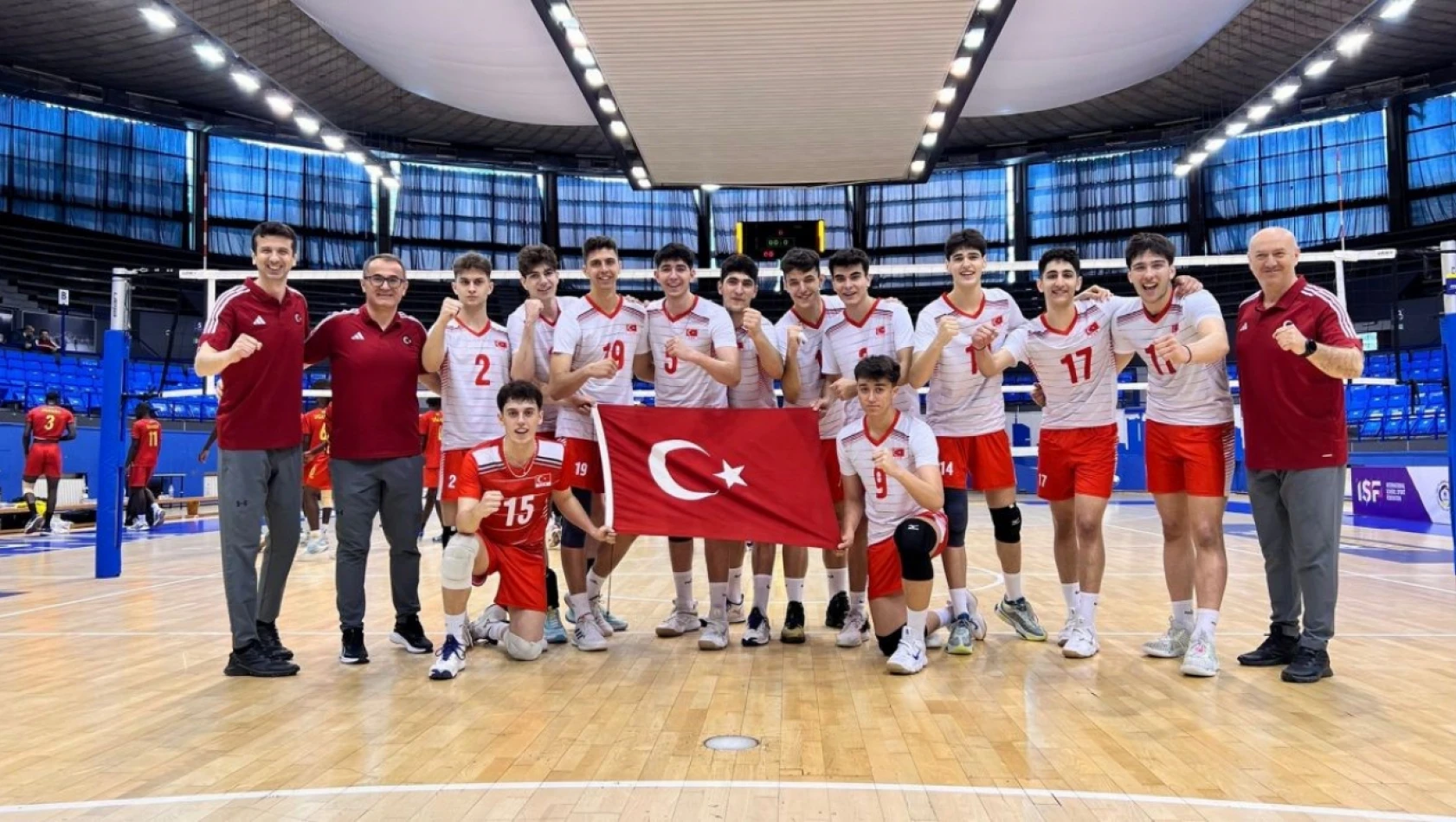 Bakan Bak'tan TVF Spor Lisesi Erkek Voleybol Takımı için tebrik mesajı
