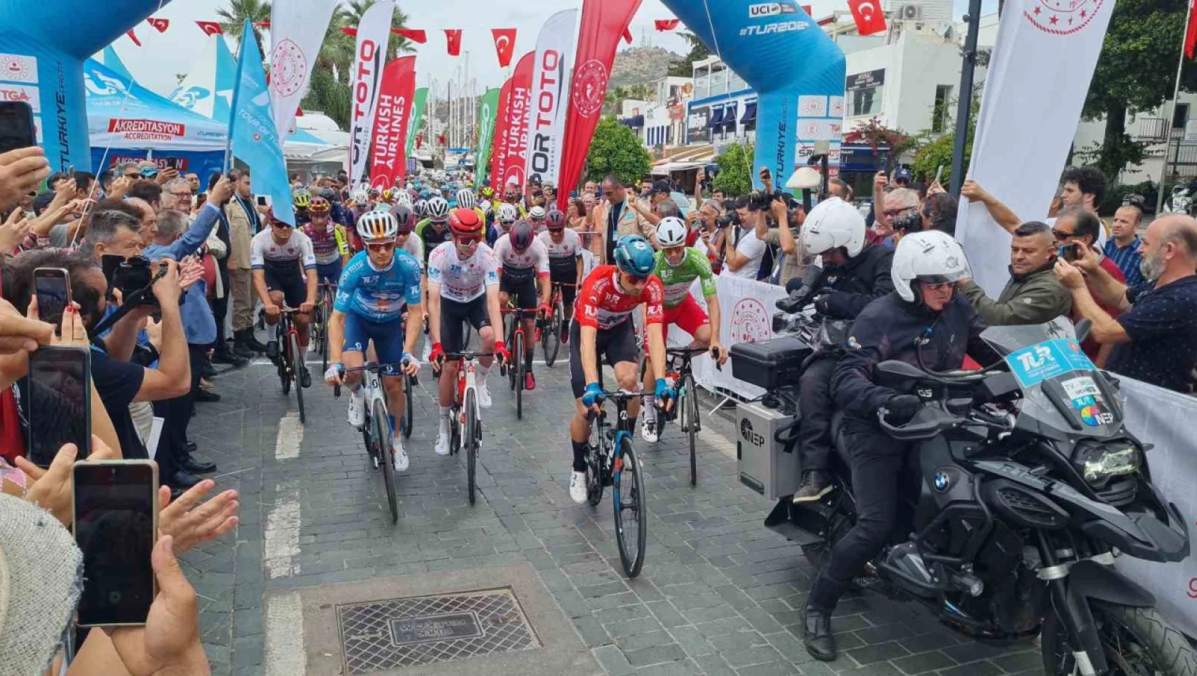 Cumhurbaşkanlığı Türkiye Bisiklet Turu'nda 177 kilometrelik Bodrum - Kuşadası etabı başladı