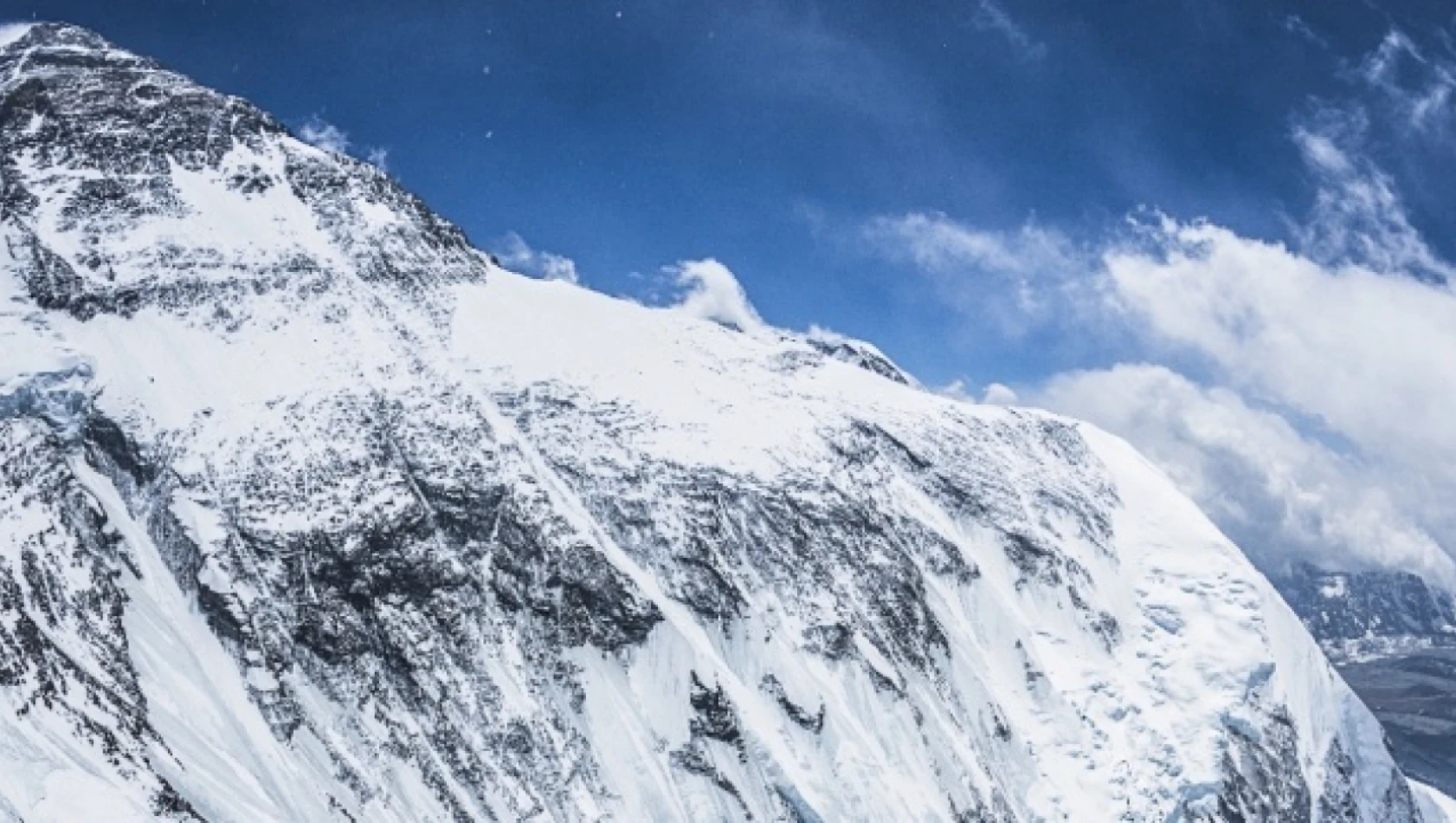 Everest Dağı kokmaya başladı: Yaklaşık 3 ton dışkı