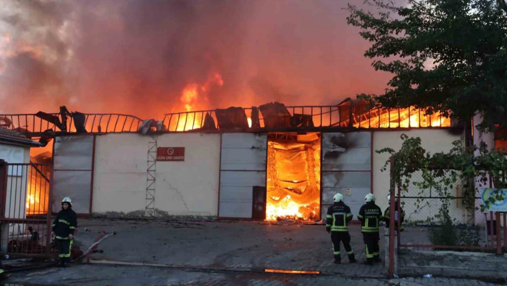 Kayseri'de keçe fabrikasında büyük yangın