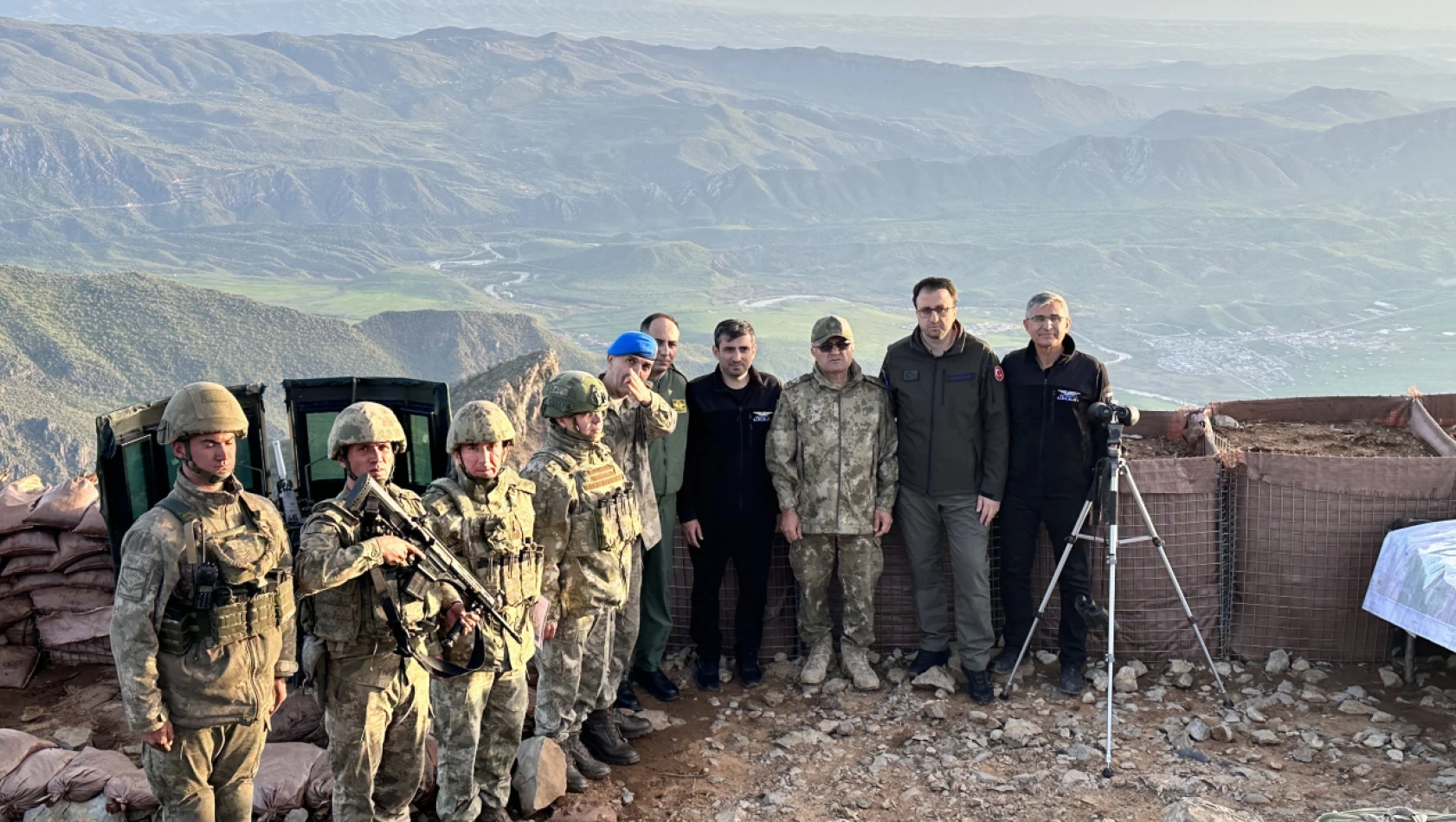 Korgeneral Metin Tokel, Selçuk Bayraktar ve Ahmet Akyol'dan sınır birliklerine bayram ziyareti