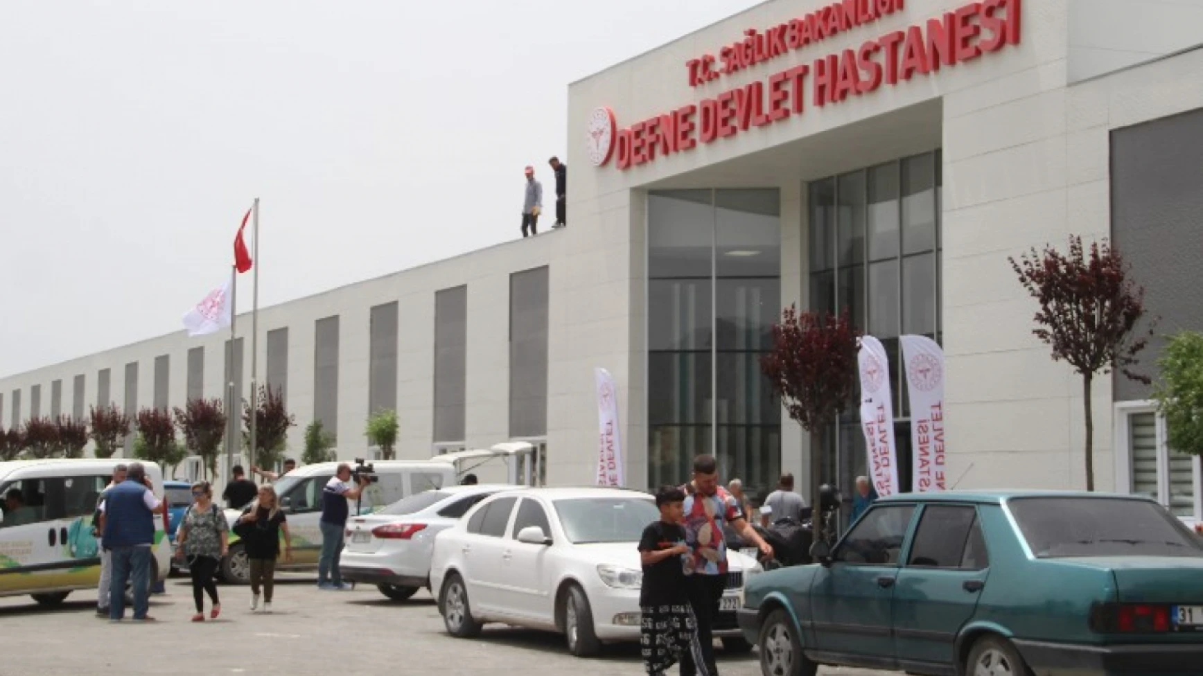 2 ayda tamamlanan Defne Devlet Hastanesi'nde hasta yoğunluğu