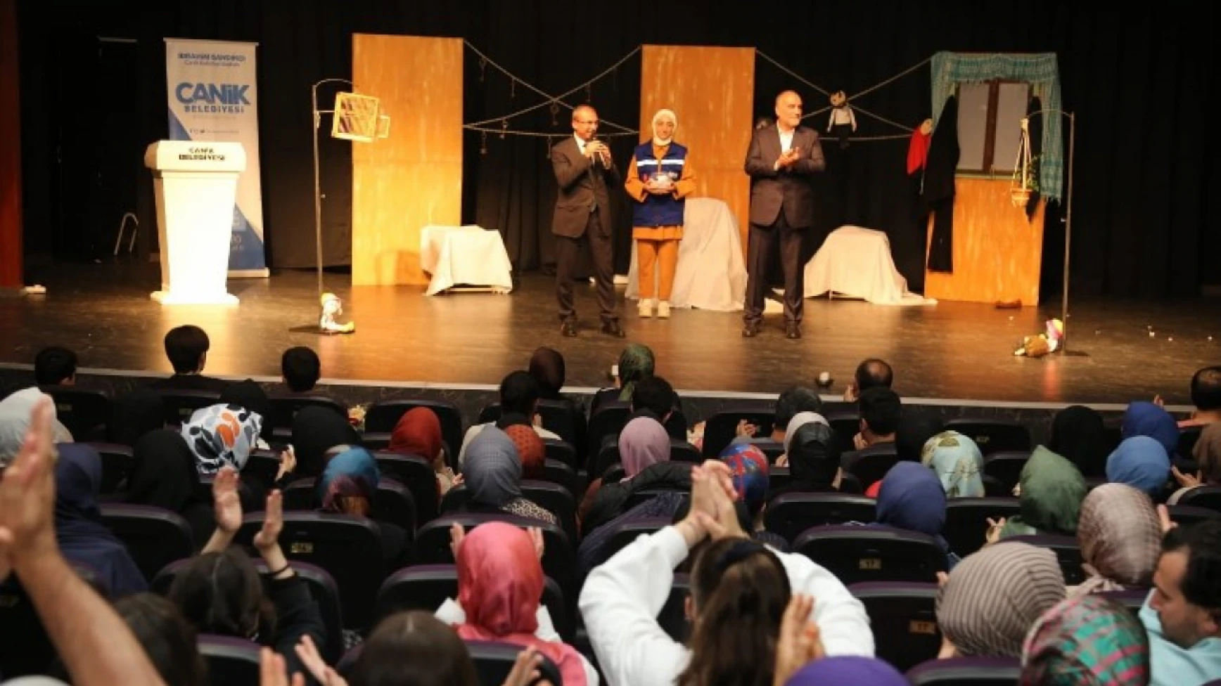 Filistin Hakkında Konuşmalıyız’ tiyatro gösterisi
