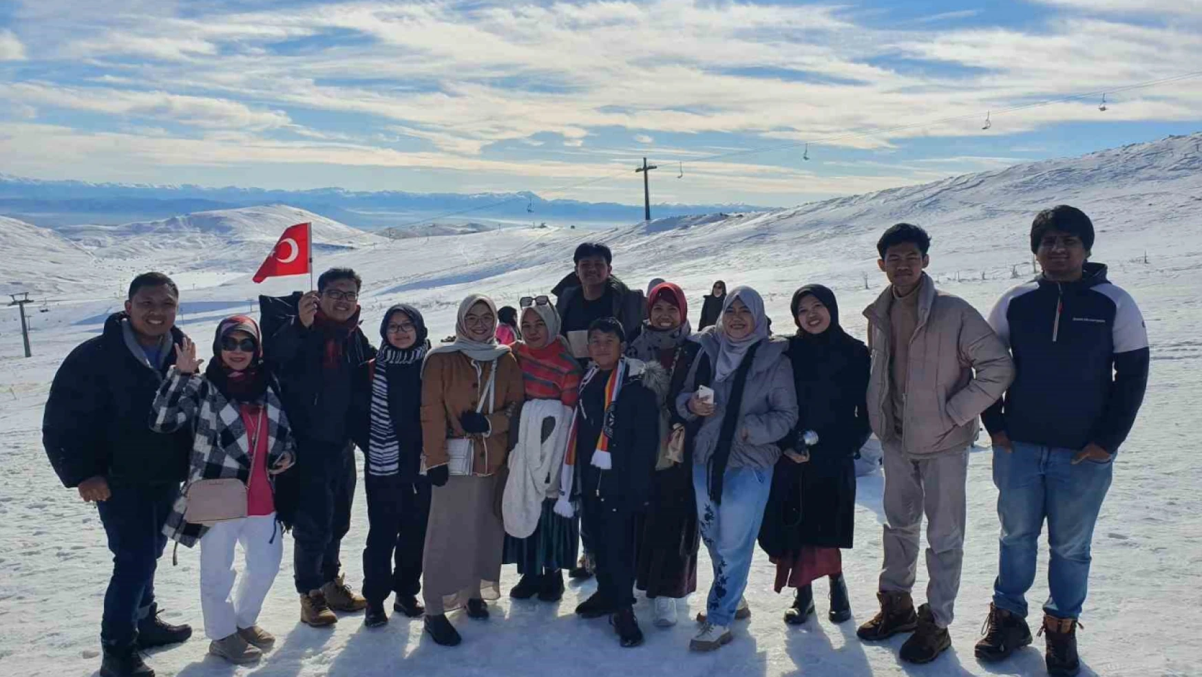 9 bin 87 kilometre uzaklıktan gelen Endonezyalı turistler Erciyes'e hayran kaldı