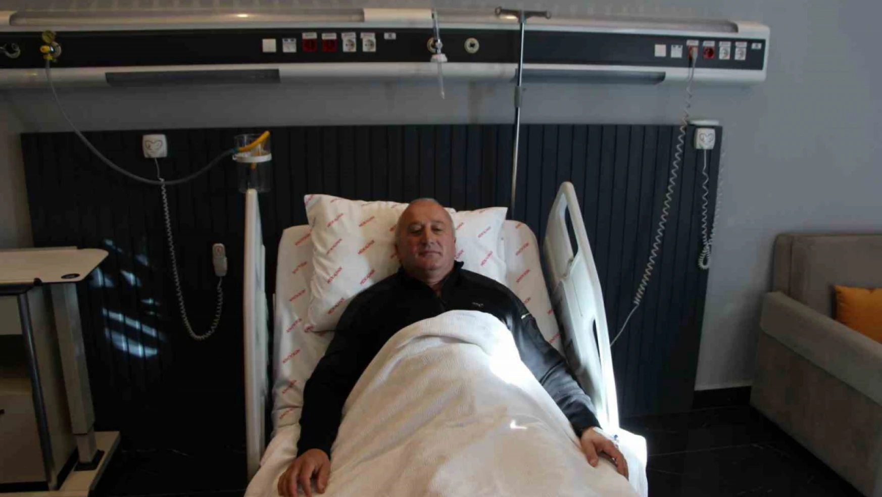 ABD'deki bir göz bankasından getirilen kornea, Gürcü hastaya Trabzon'da nakledildi