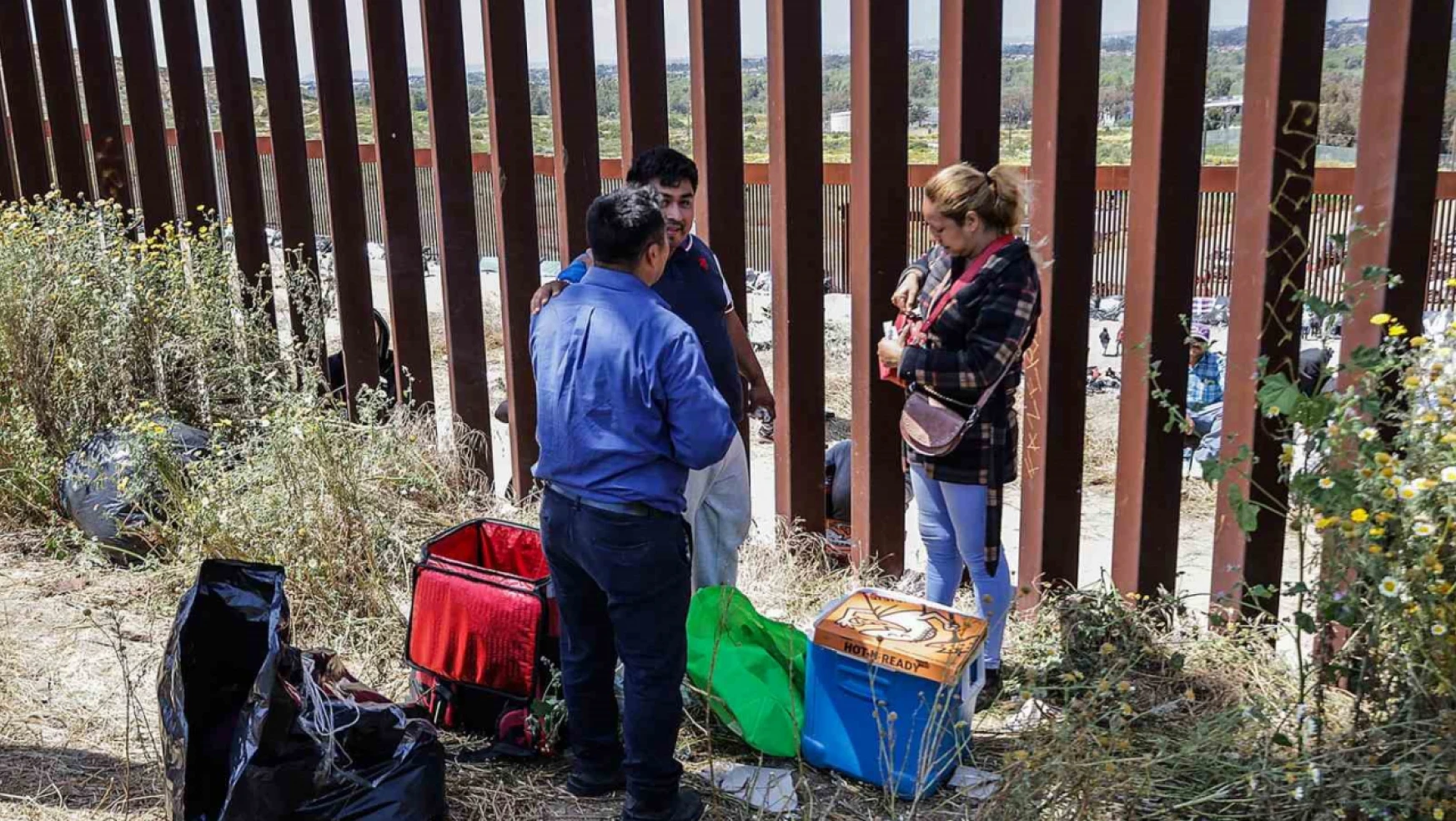 ABD-Meksika sınırına 60 binden fazla göçmen akın etti